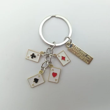 Прекрасный эмалированный брелок для ключей с изображением персикового сердца и лопаты, эмалированный брелок для покерных карт, женские и мужские украшения ручной работы 