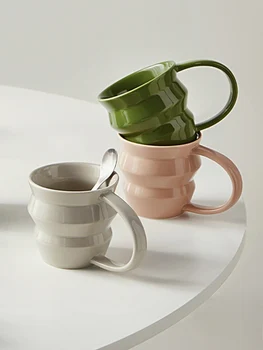 Кофейные кружки, креативные керамические стаканчики для воды, Цветная кружка Европейского башенного типа с большой лентой для рук, чашки для сока, чая с молоком