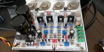 Эталонная Британская плата двухканального усилителя hi-Fi Naim NAP200 с транзистором в металлической оболочке мощностью 100 Вт * 2