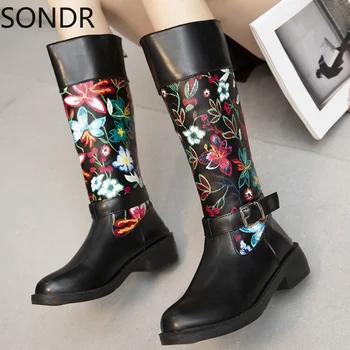 Женские сапоги до колена с цветочной вышивкой, ретро Рыцарские туфли с пряжкой на массивном каблуке и ремне для верховой езды, большие размеры, женские туфли  