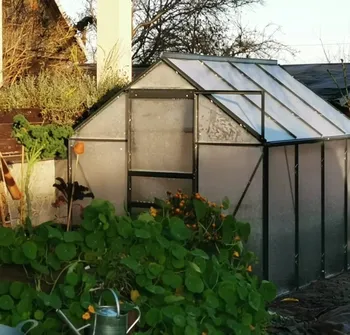 Встроенная теплица с алюминиевым каркасом, комплект садовой теплицы из поликарбоната с вентиляционным отверстием на крыше и водосточным желобом Простая сборка